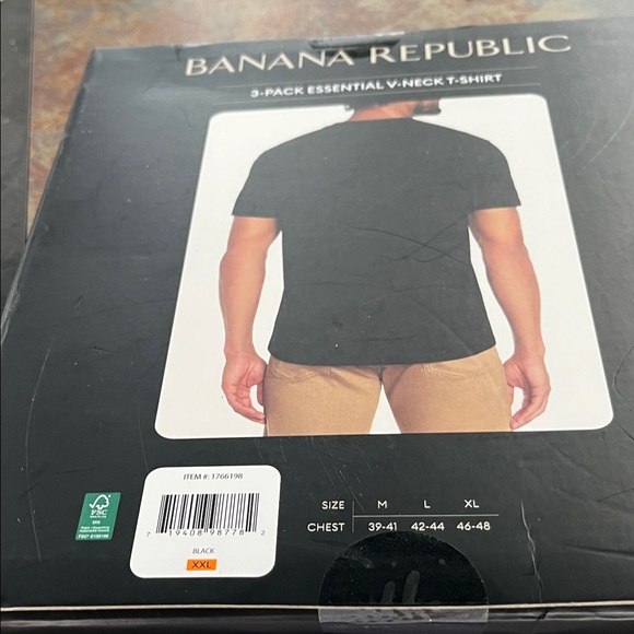 Banana Republic Essential Black V-Neck Tee - Picture 7 of 7